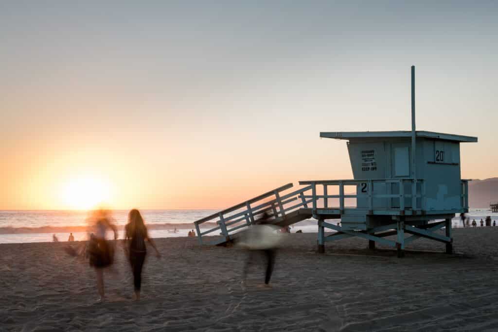 an image of huntington beach rehab location where you can go if alcohol has ruined a relationship