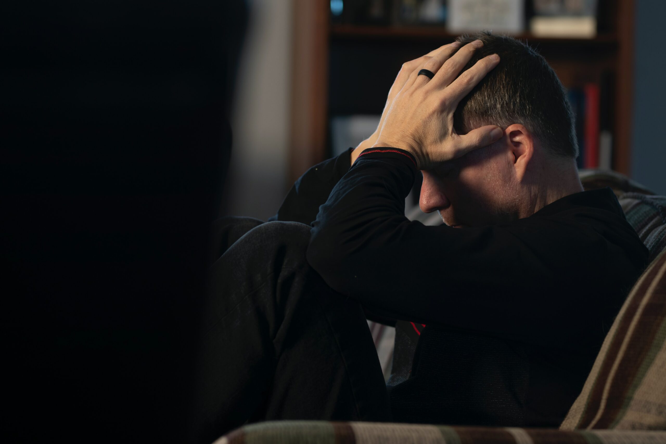 an image of a man wondering how long do the effects of heroin last